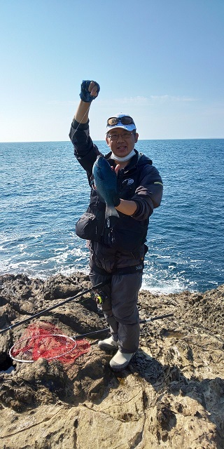 和歌山・見老津の磯でグレ・根魚・青物まで!