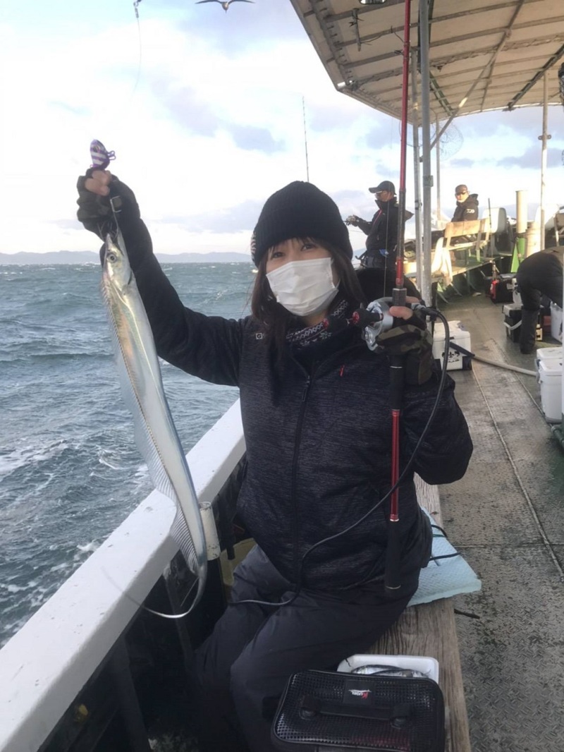 強風の中のタチウオ釣り