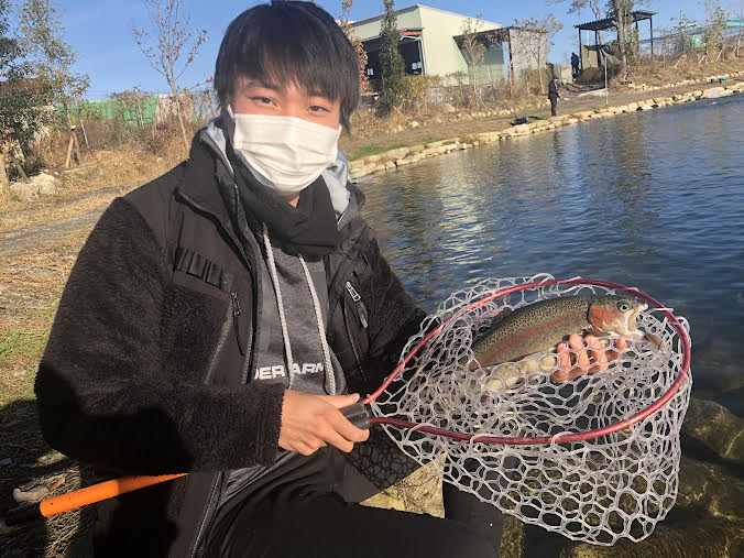 あなたが掛けたのはでかい魚ですか?高島の泉