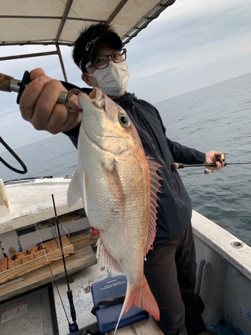まだまだ釣れる小島沖鯛ラバ