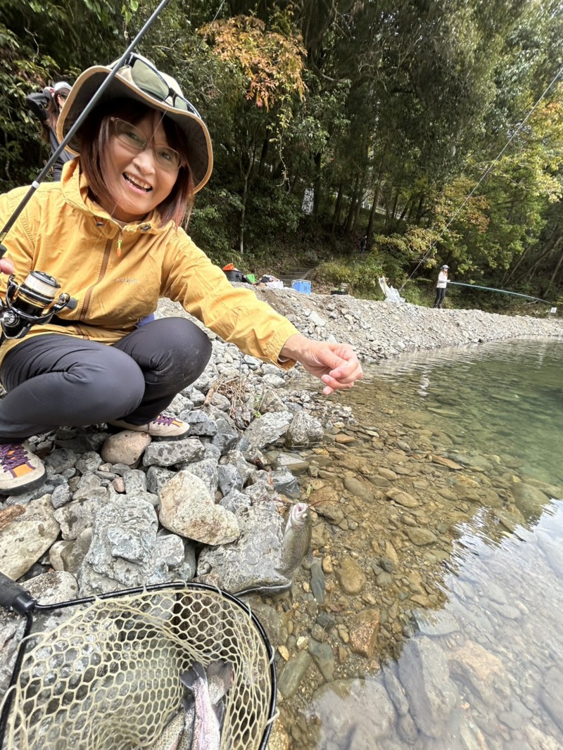 大阪府高槻市の芥川でルアーによるニジマス釣果