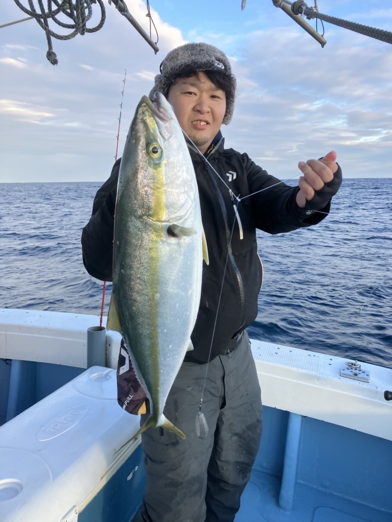 兵庫県香住沖の船からの落とし込み釣りでブリ・ヒラマサ釣果