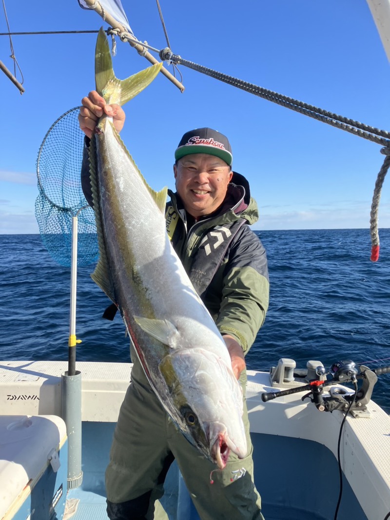 兵庫県香住沖の船からの落とし込み釣りでブリ・ヒラマサ釣果