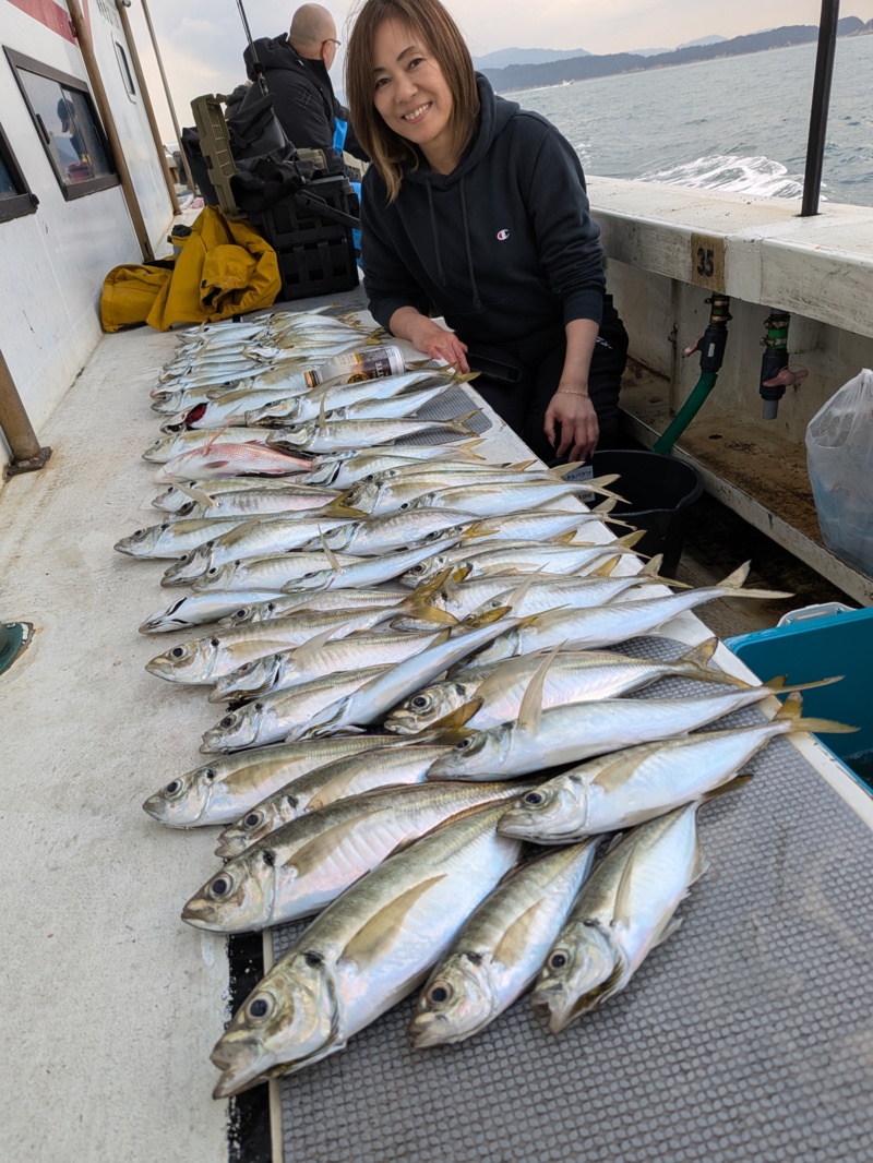 和歌山県加太沖の船釣りで鬼アジ釣果
