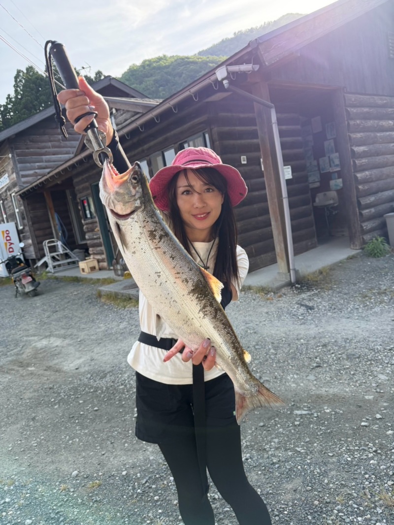 滋賀県琵琶湖トローリングでビワマス釣果