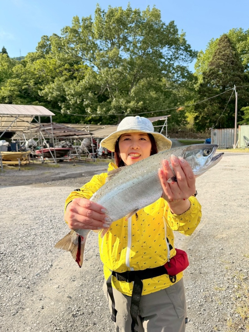 滋賀県琵琶湖トローリングでビワマス釣果