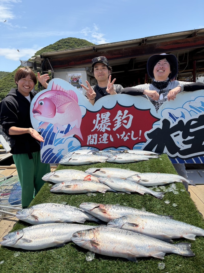 兵庫県姫路市「海上釣堀 水宝」のサーモン釣果
