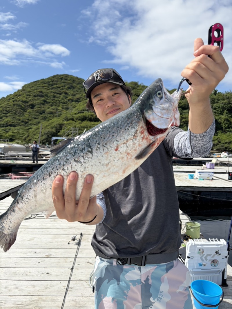 兵庫県姫路市「海上釣堀 水宝」のサーモン釣果