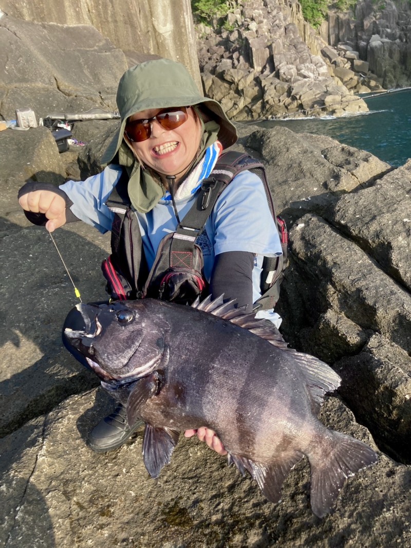 三重県尾鷲市 【榎本渡船】磯釣りの 石鯛釣果